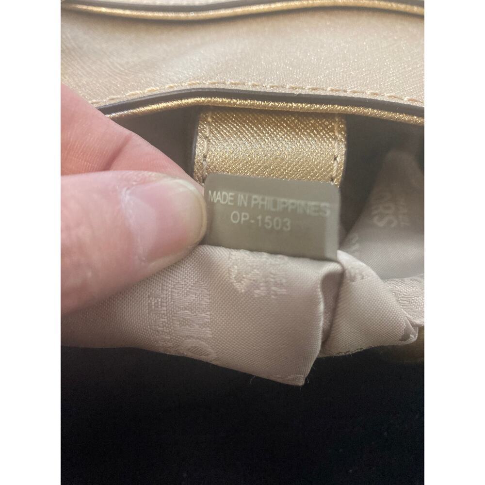 MICHAEL KORS LARGE GOLD METALIC LEATHER SHOULDER BAG - Picture 15 of 16